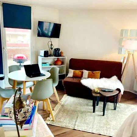 Jolie Proche De Paris Courbevoie