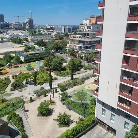 Jolie Proche De Paris Courbevoie